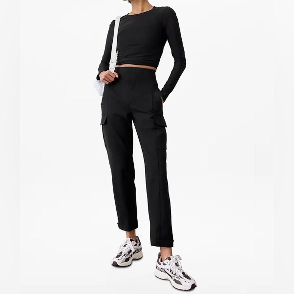 Athleta Endless High Rise Cargo Pant in Black Women's Size 8